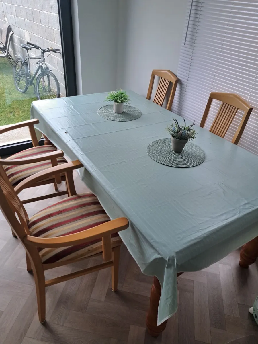 Kitchen table and chairs - Image 2