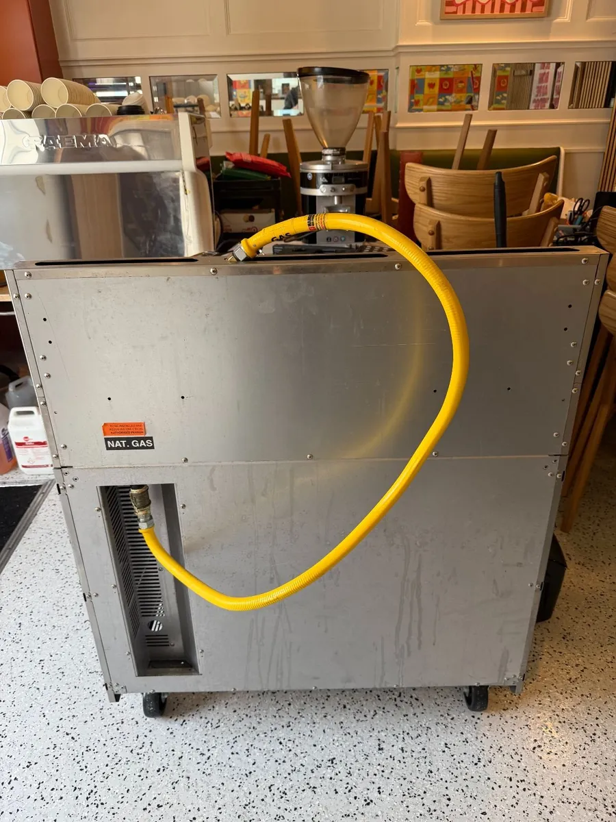 Blue Seal Commercial Gas Range with Griddle & Oven - Image 2