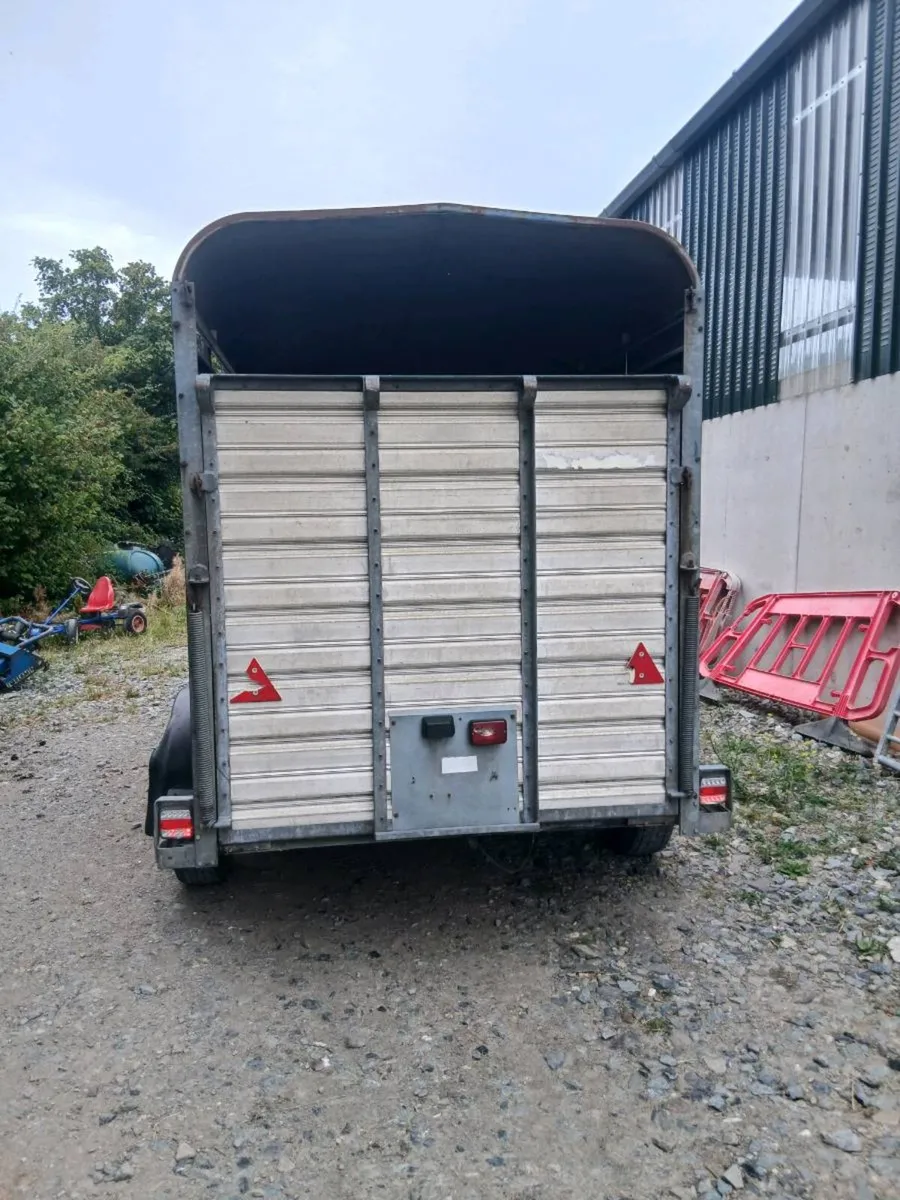 Ifor Williams 10ft x 5ft cow box - Image 4