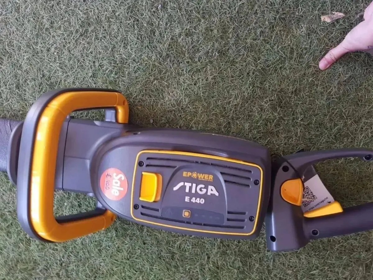 STIGA BATTERY HEDGETRIMMER - FOR HIRE - Image 2