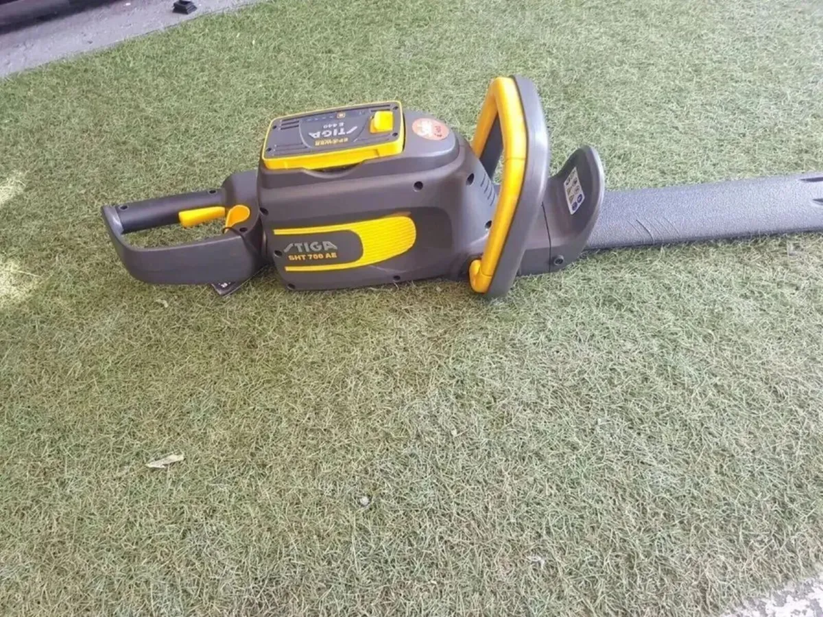 STIGA BATTERY HEDGETRIMMER - FOR HIRE - Image 3