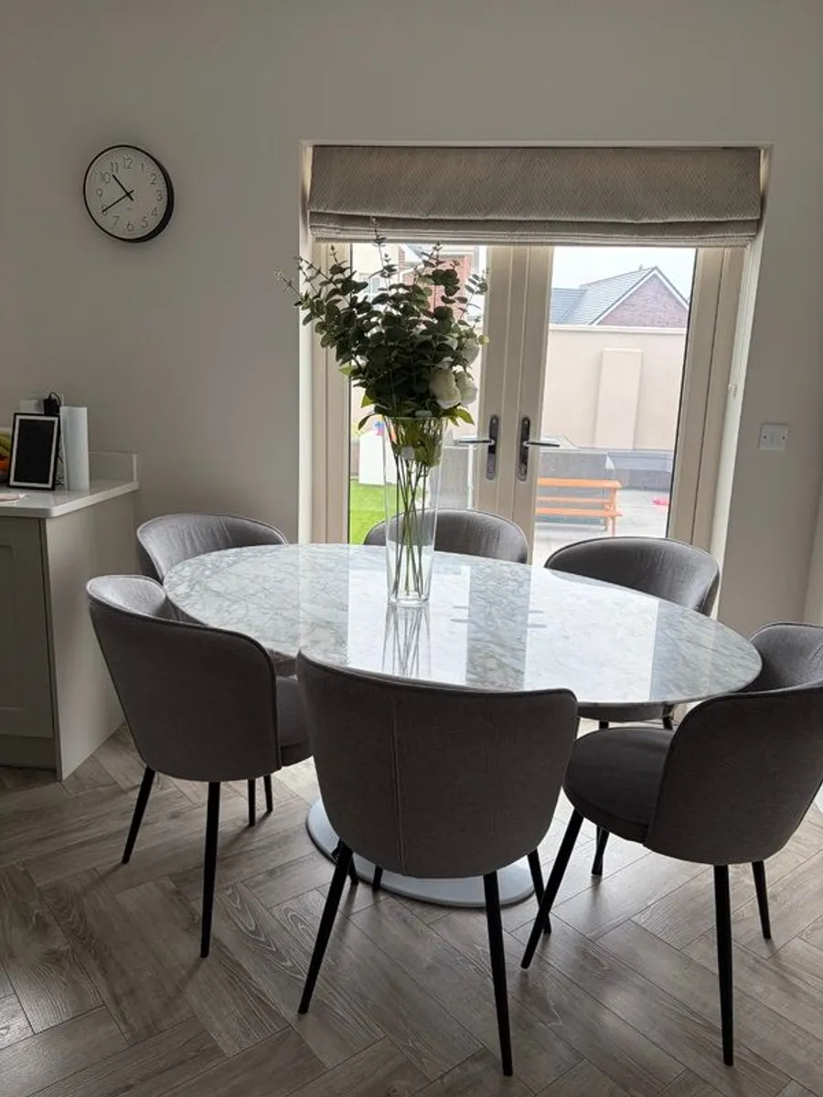 Marble oval table with 6 chairs - Image 1