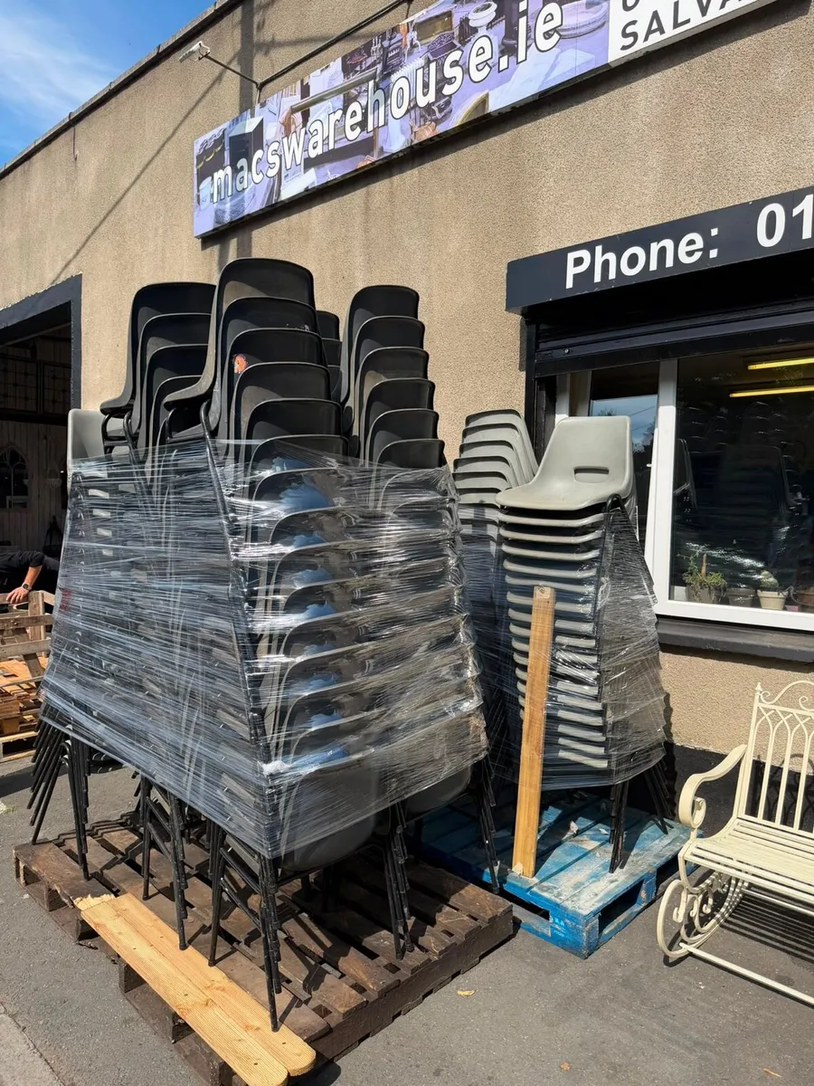 Stacking chairs - Image 4