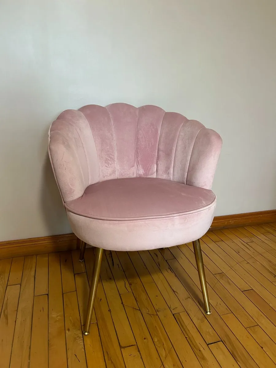 Pink Velvet Shell Accent Chair - Image 1