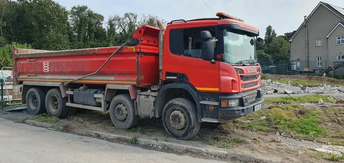 Scania P410 - 8 Wheeler Tipper -Manual - Year 2015 - Image 2