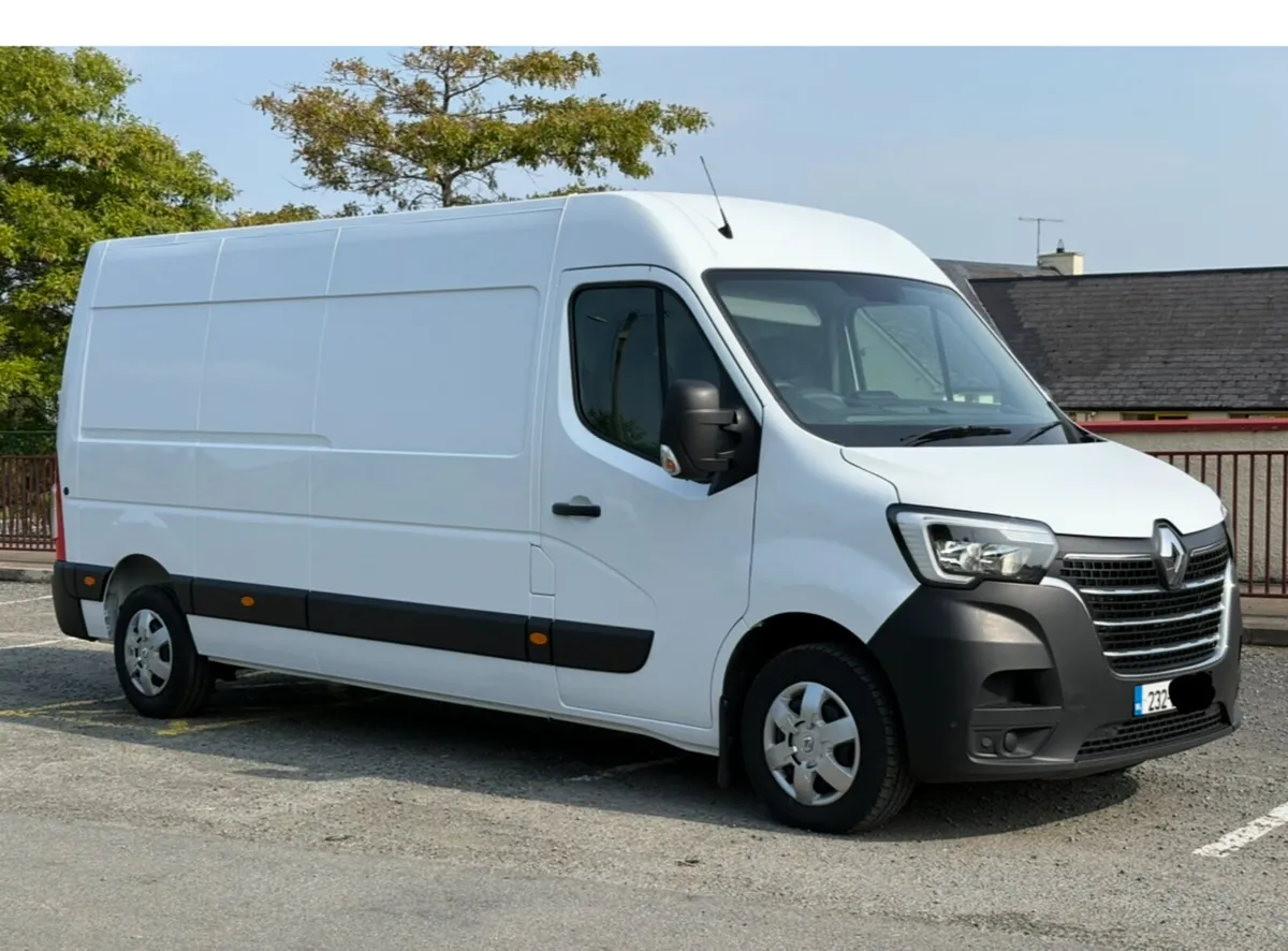 2023 (232) RENAULT MASTER LM35 LOW MILEAGE - Image 1