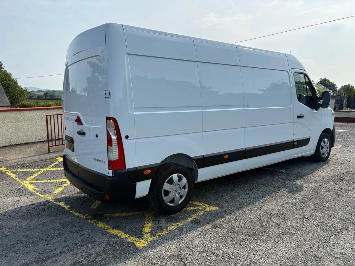 2023 (232) RENAULT MASTER LM35 LOW MILEAGE - Image 3
