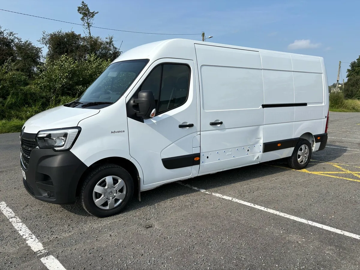 2023 (232) RENAULT MASTER LM35 LOW MILEAGE - Image 4