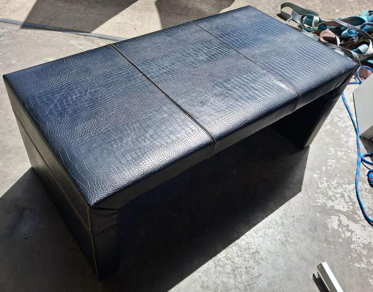 Luxury bench suitable for reception/canteen/lounge - Image 3