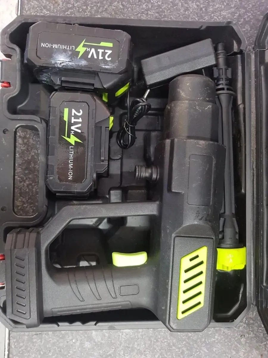 BATTERY OPERATED HANDHELD POWER WASHER - FOR SALE - Image 2