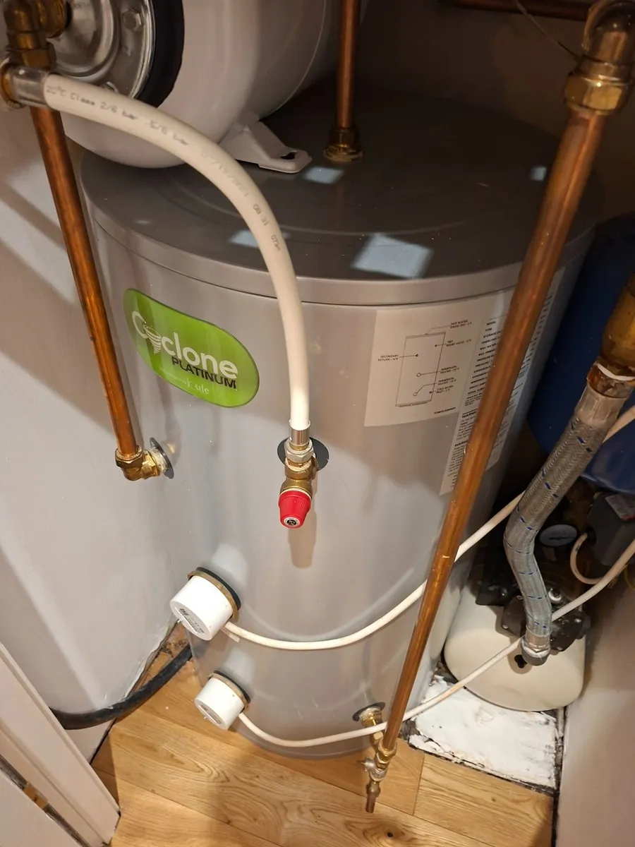 Hot water cylinder - Image 3