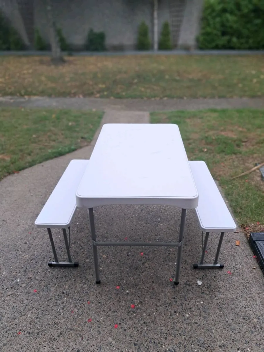 Camping table - Image 1