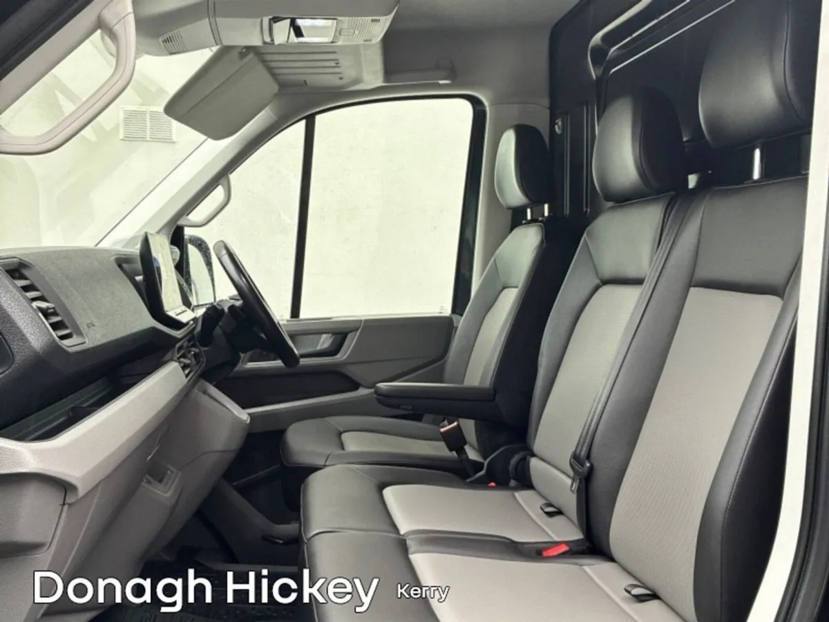 Volkswagen Crafter CRAFTER HIGHLINE 30 MWB 140BHP - Image 4