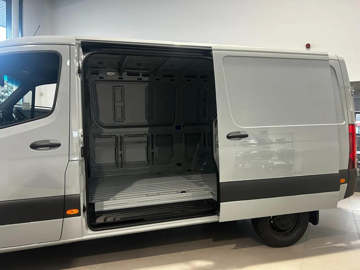 Mercedes-Benz Sprinter 317  Panel Van SELECT H1 L2 - Image 3
