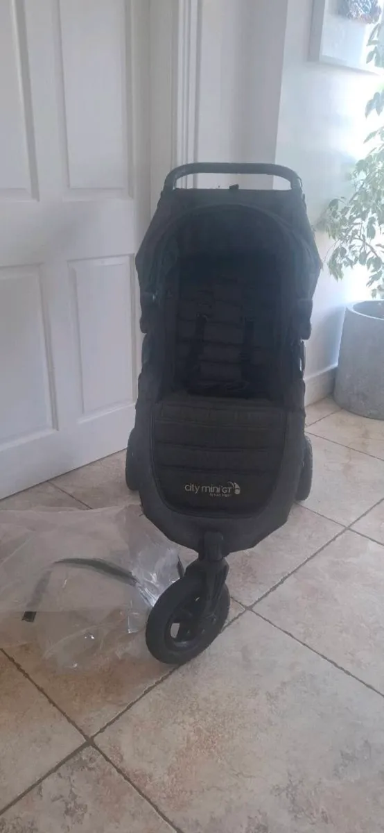 City mini GT jogger with rain cover - Image 1