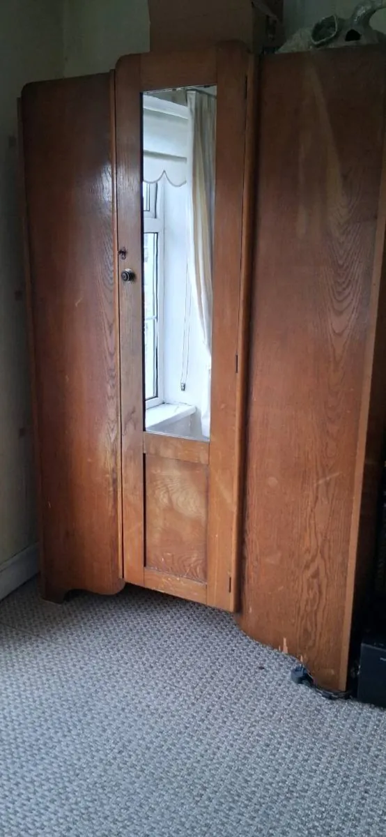 1900's solid oak Wardrobe - Image 1