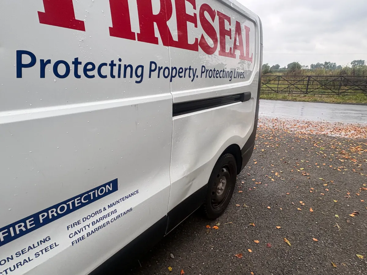 Renault Trafic 2017 , 1.6 diesel , manual - Image 2
