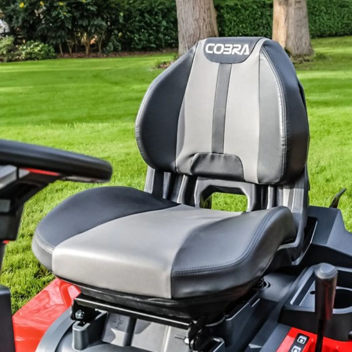 COBRA LTX92HRL Ride-on Lawnmower - Image 4