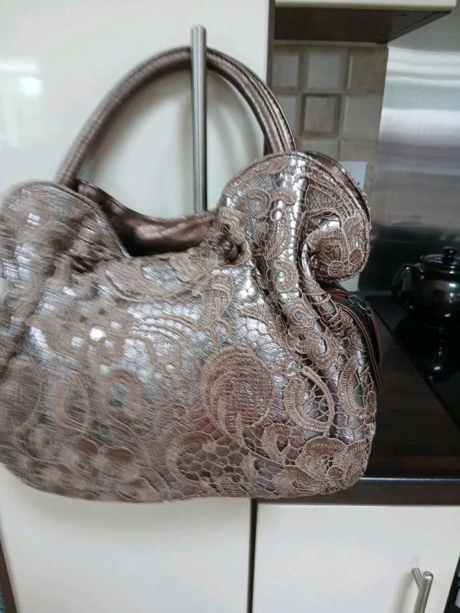 HAND BAGS ALL NEW - Image 4