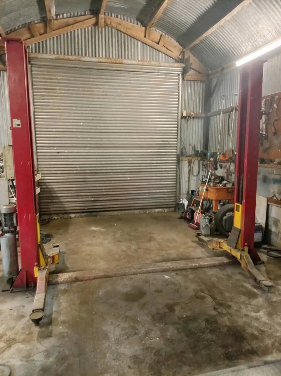 2 post car lift - Image 1