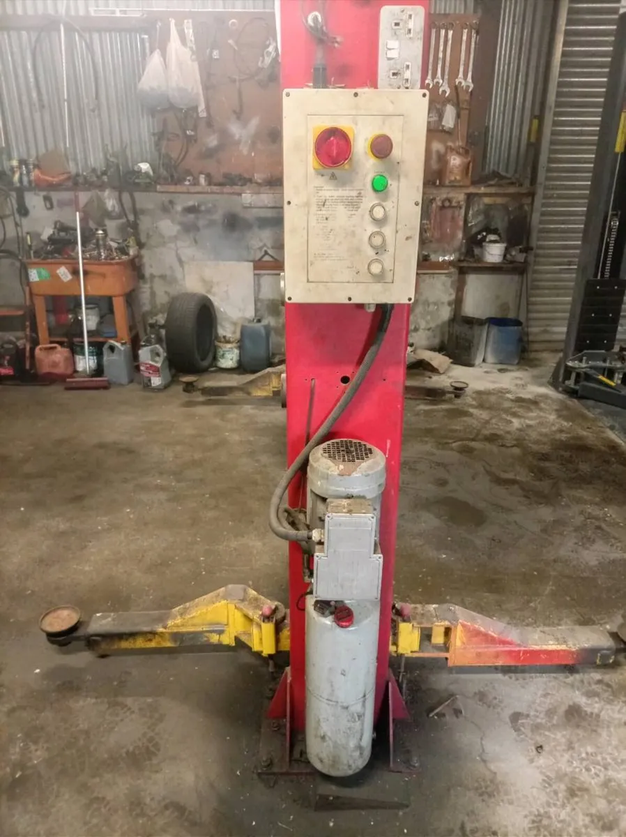 2 post car lift - Image 2