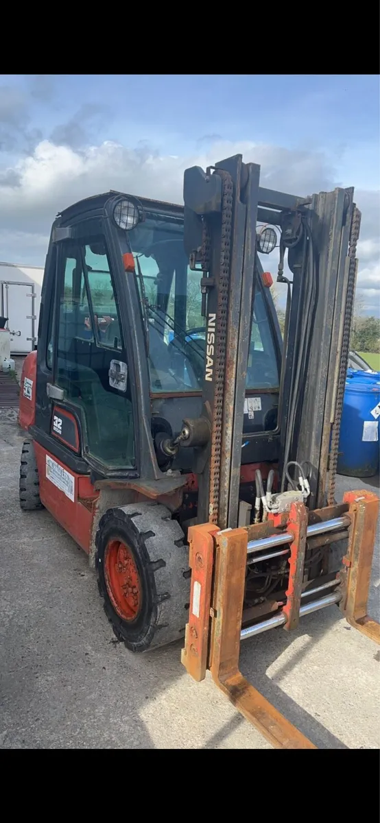 Nissan forklift - Image 2