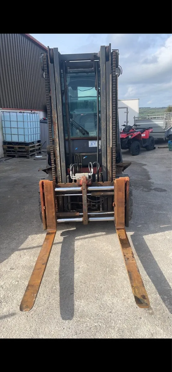 Nissan forklift - Image 3