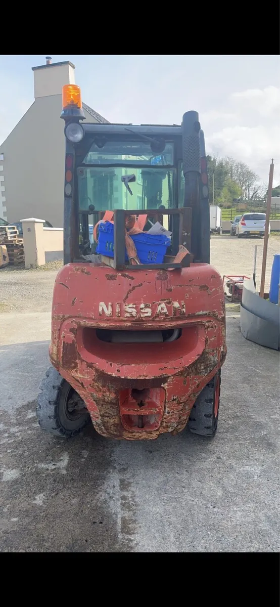 Nissan forklift - Image 4