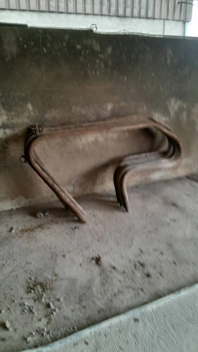 Cubicle & 2 Heavy Duty Gates - Image 1