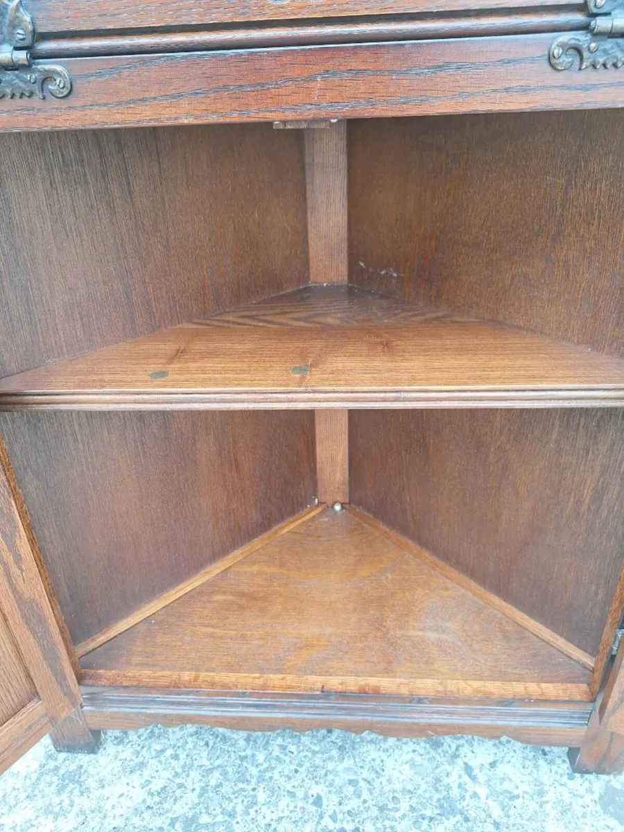 Beautiful ornate corner cabinet - Image 4