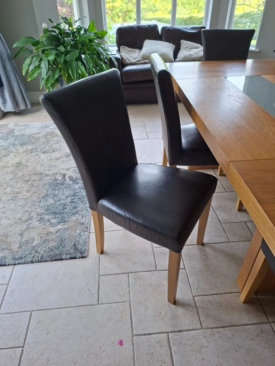 Table and chairsand matching side board - Image 2
