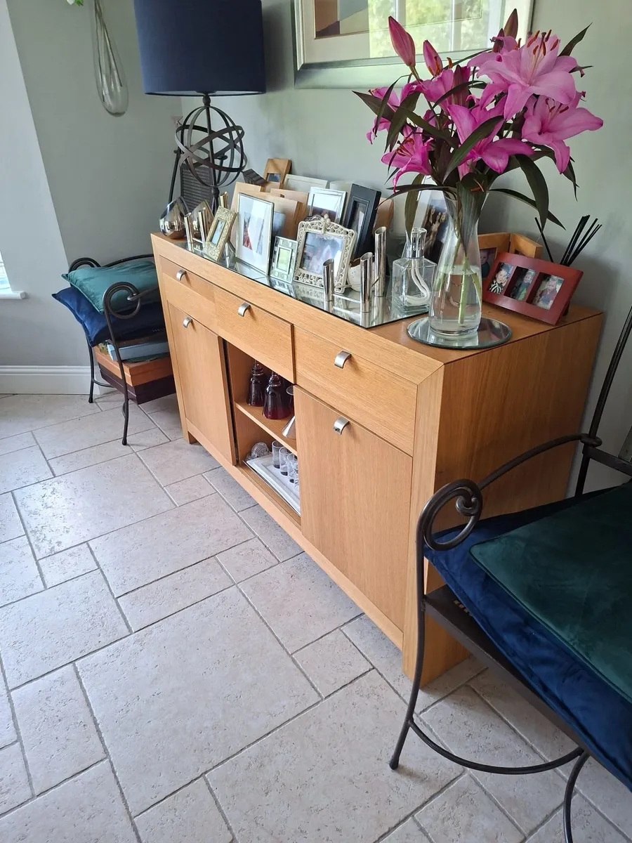 Table and chairsand matching side board - Image 3