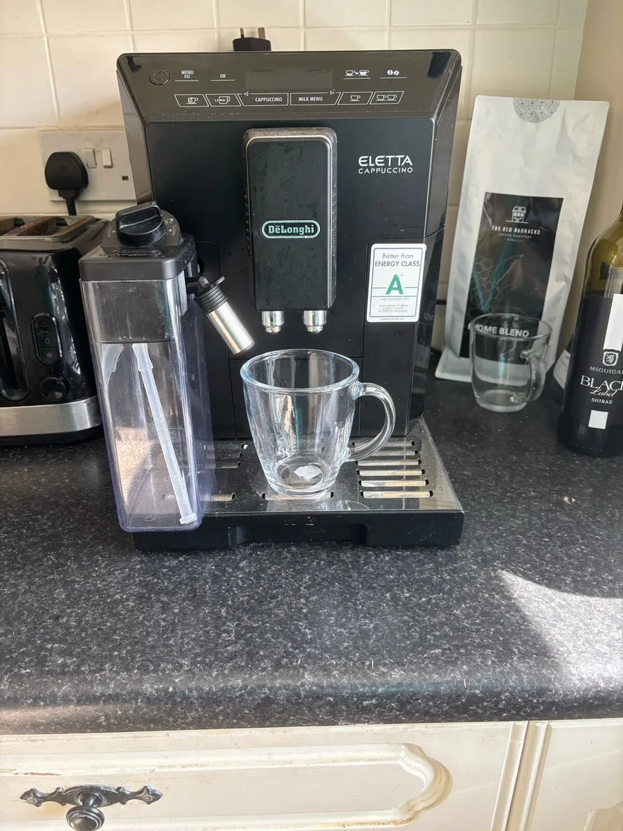 Delonghi eletta coffee machine - Image 1