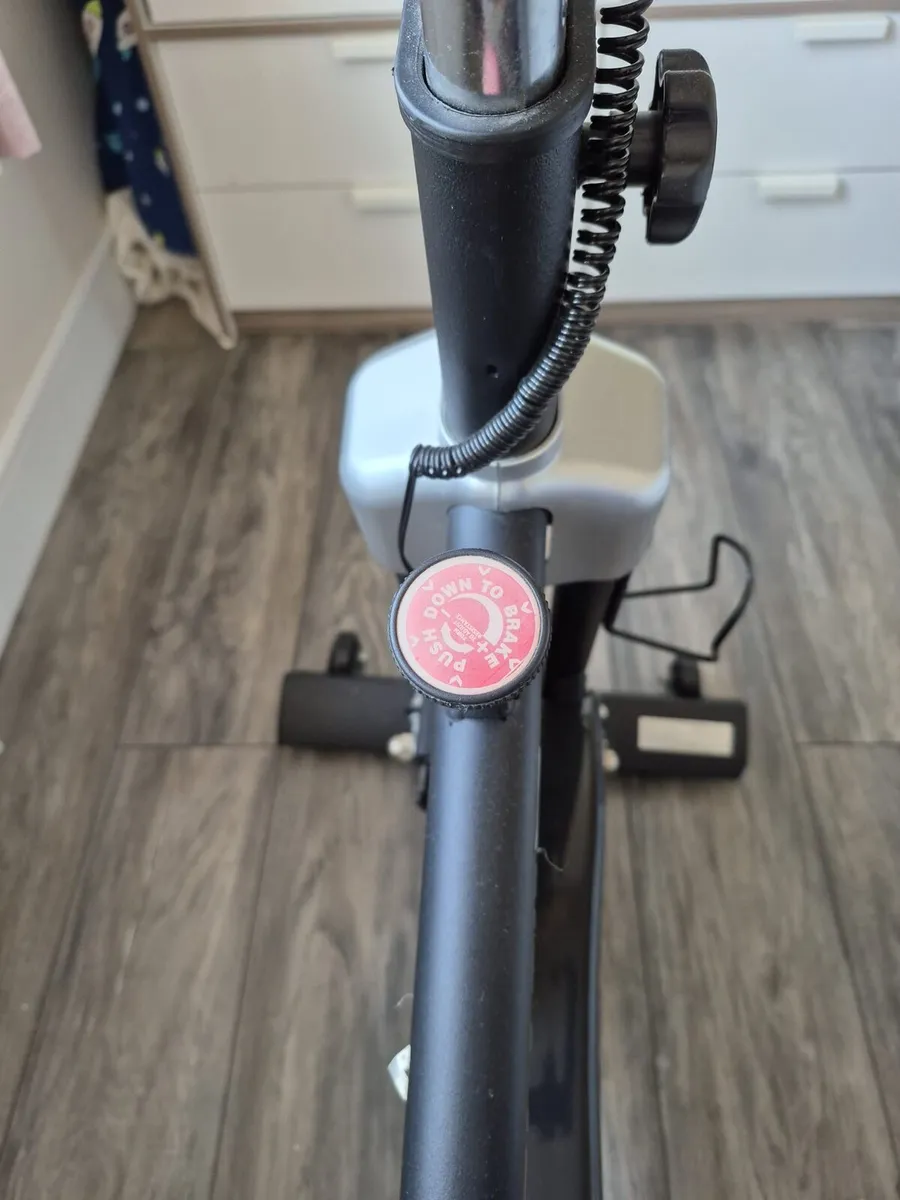 Rodger black spinning bike - Image 4