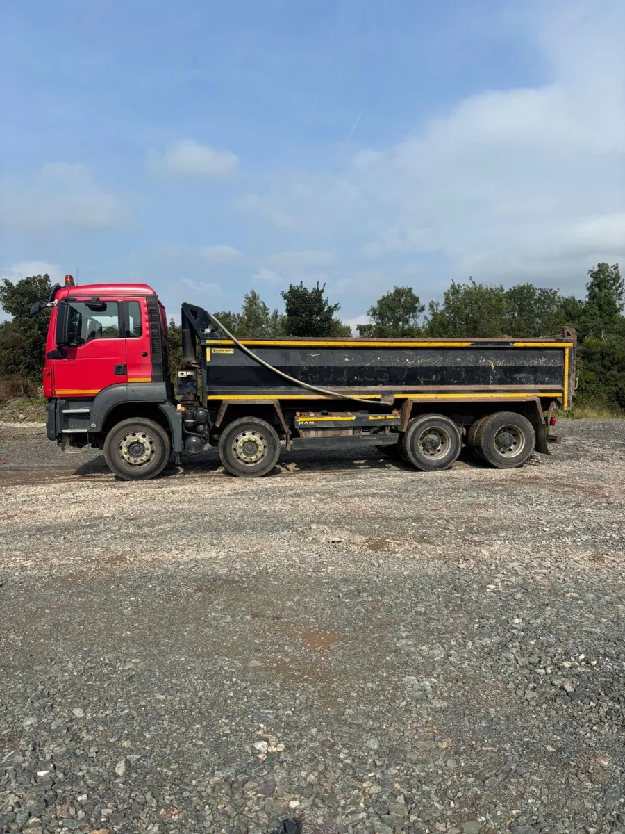 Man - 8 Wheeler Tipper - Auto- Year 2015 - Image 2