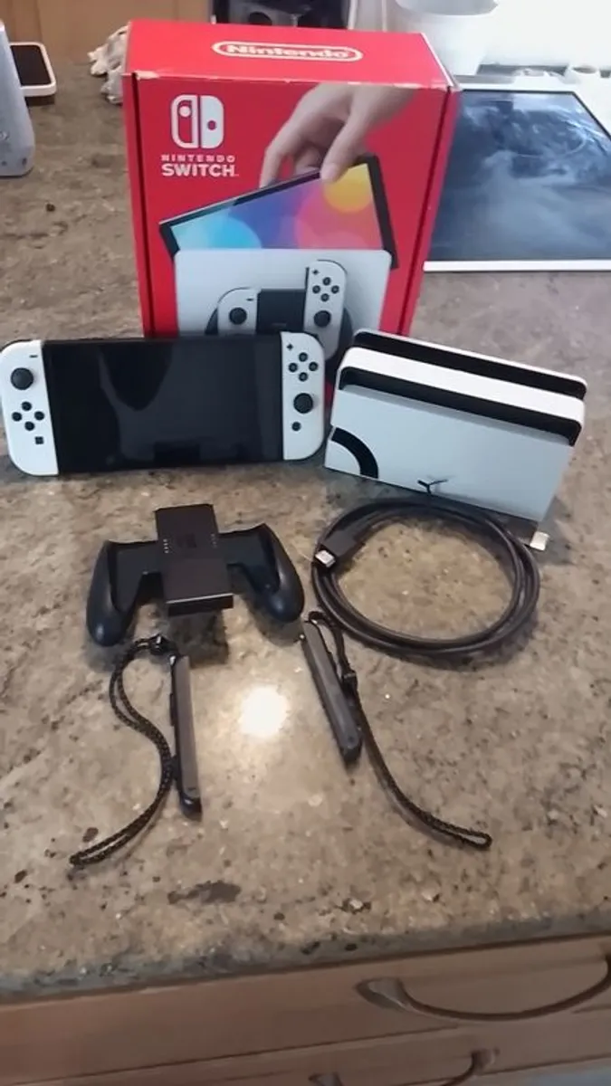 Nintendo switch OLED - Image 1