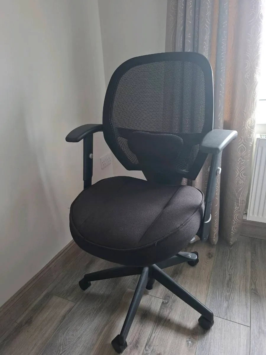 Office chair - Image 1