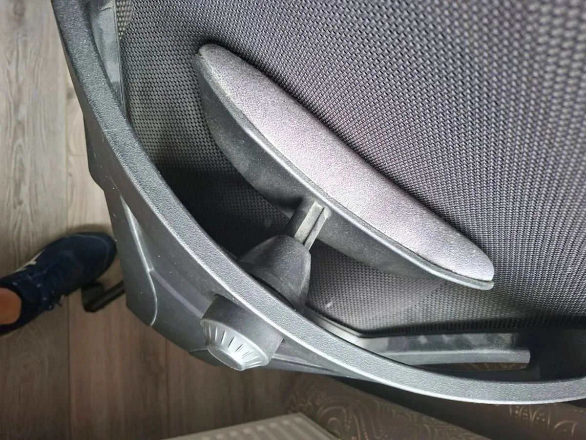 Office chair - Image 2