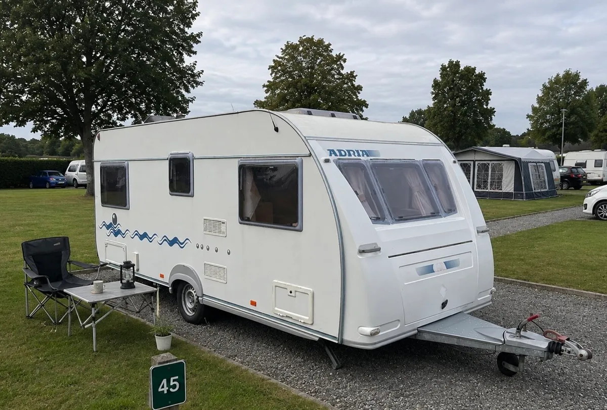 Adria 4-5 berth fix bed caravan - Image 2