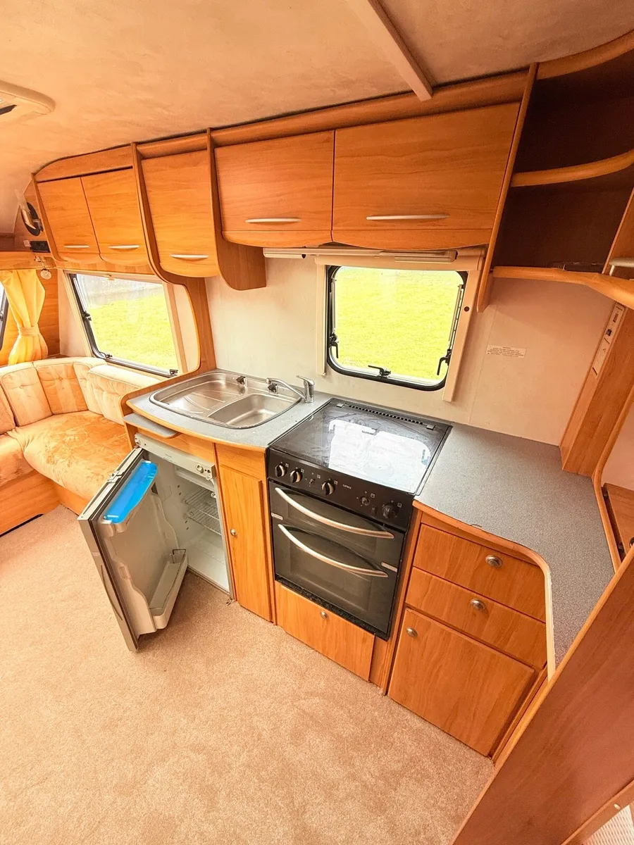 Adria 4-5 berth fix bed caravan - Image 4