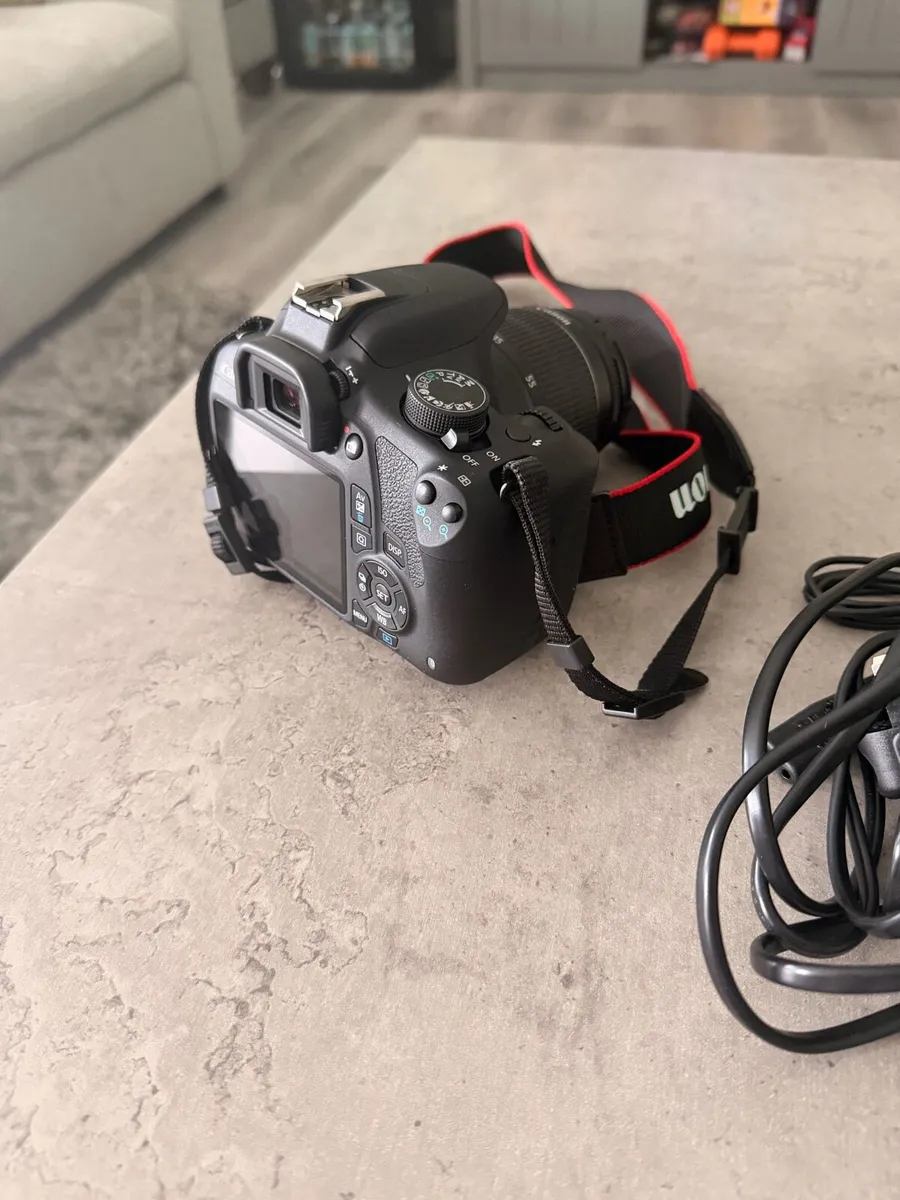 Canon EOS 1200D - Image 2