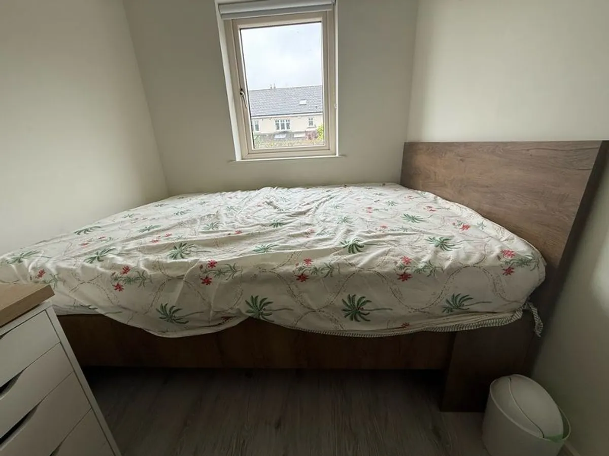 king size bed. Dimensions 150x210x50. Comes with good mattress - Image 2