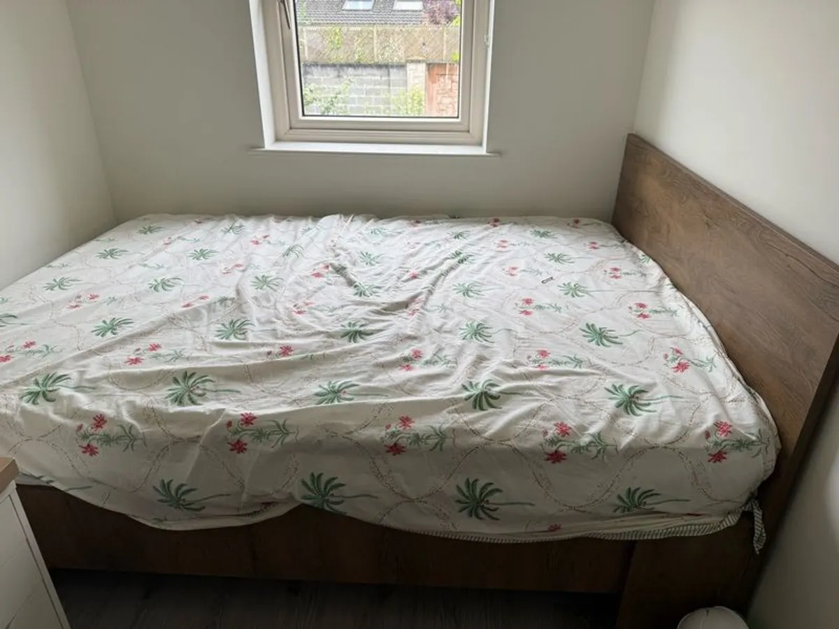 king size bed. Dimensions 150x210x50. Comes with good mattress - Image 3