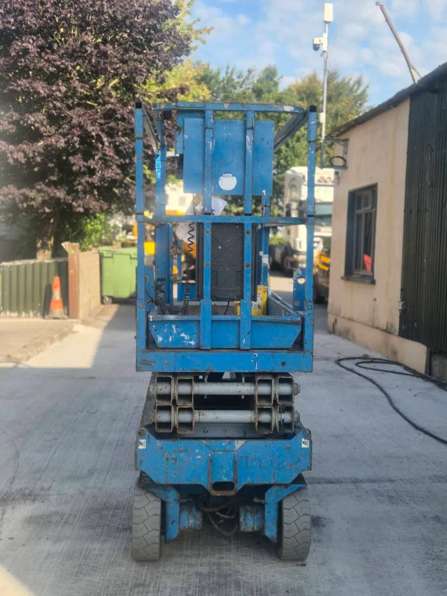 Genie2032 platform lift - Image 2