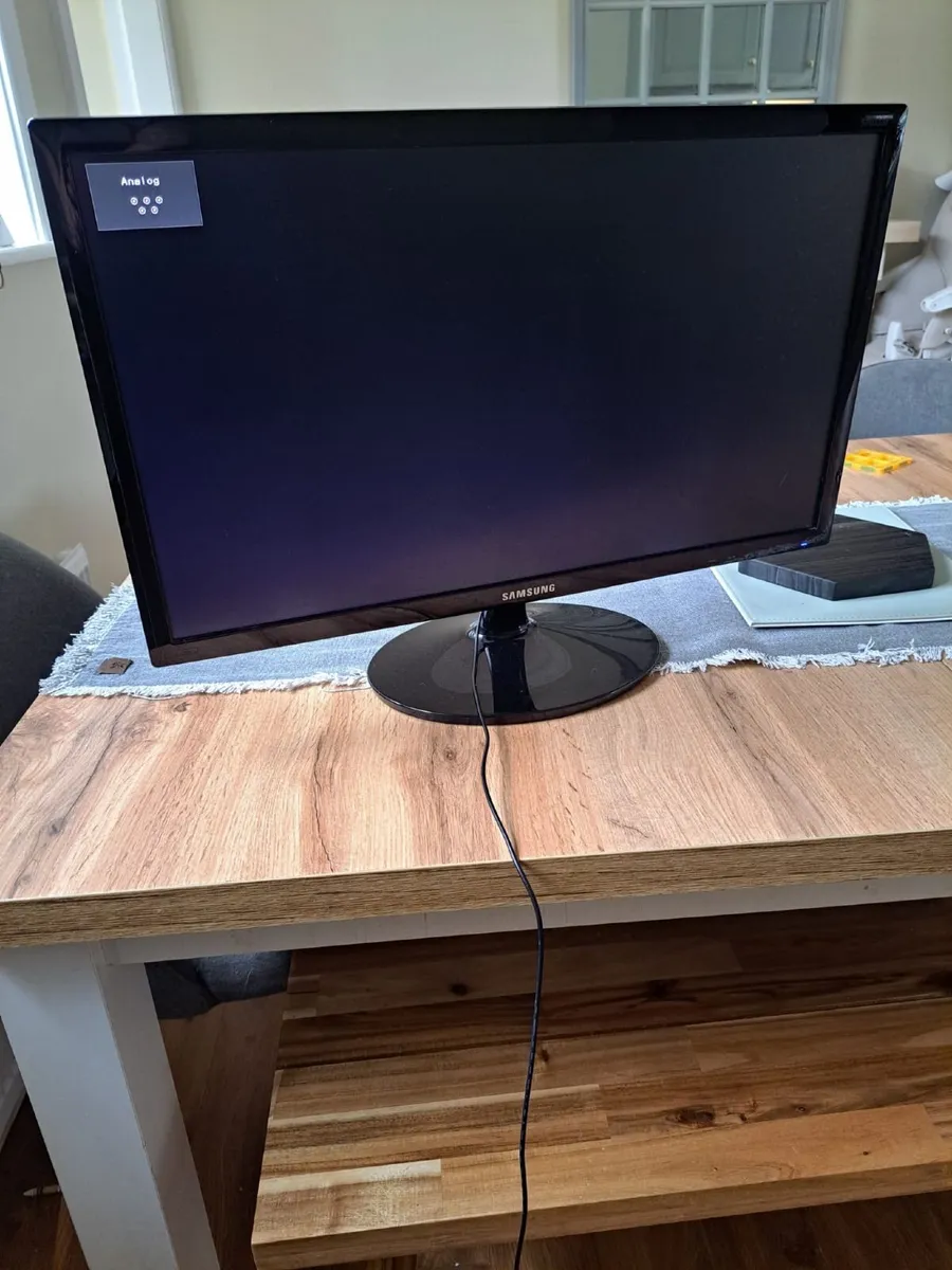 Samsung 24 inch PC/Gaming Monitor - Image 1