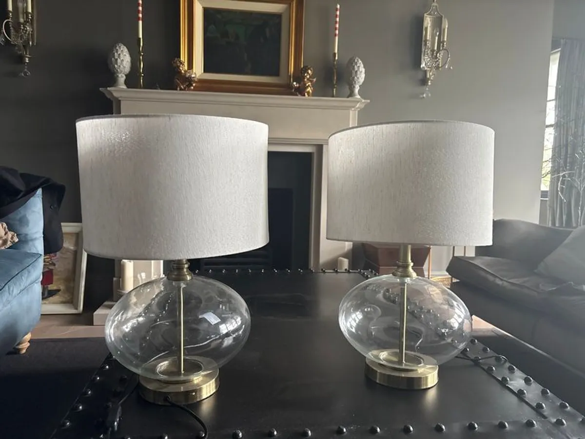Pair of matching brass and glass table lamps - Image 1
