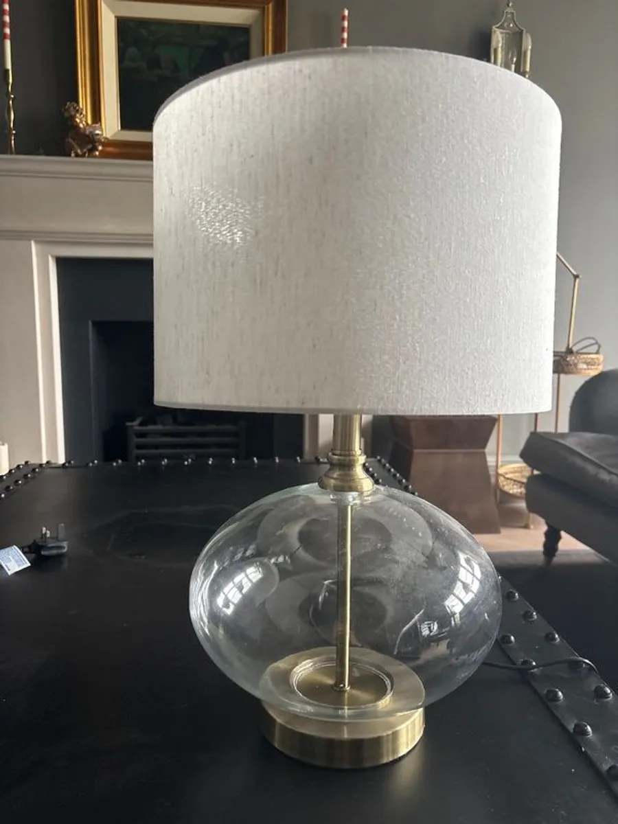 Pair of matching brass and glass table lamps - Image 2