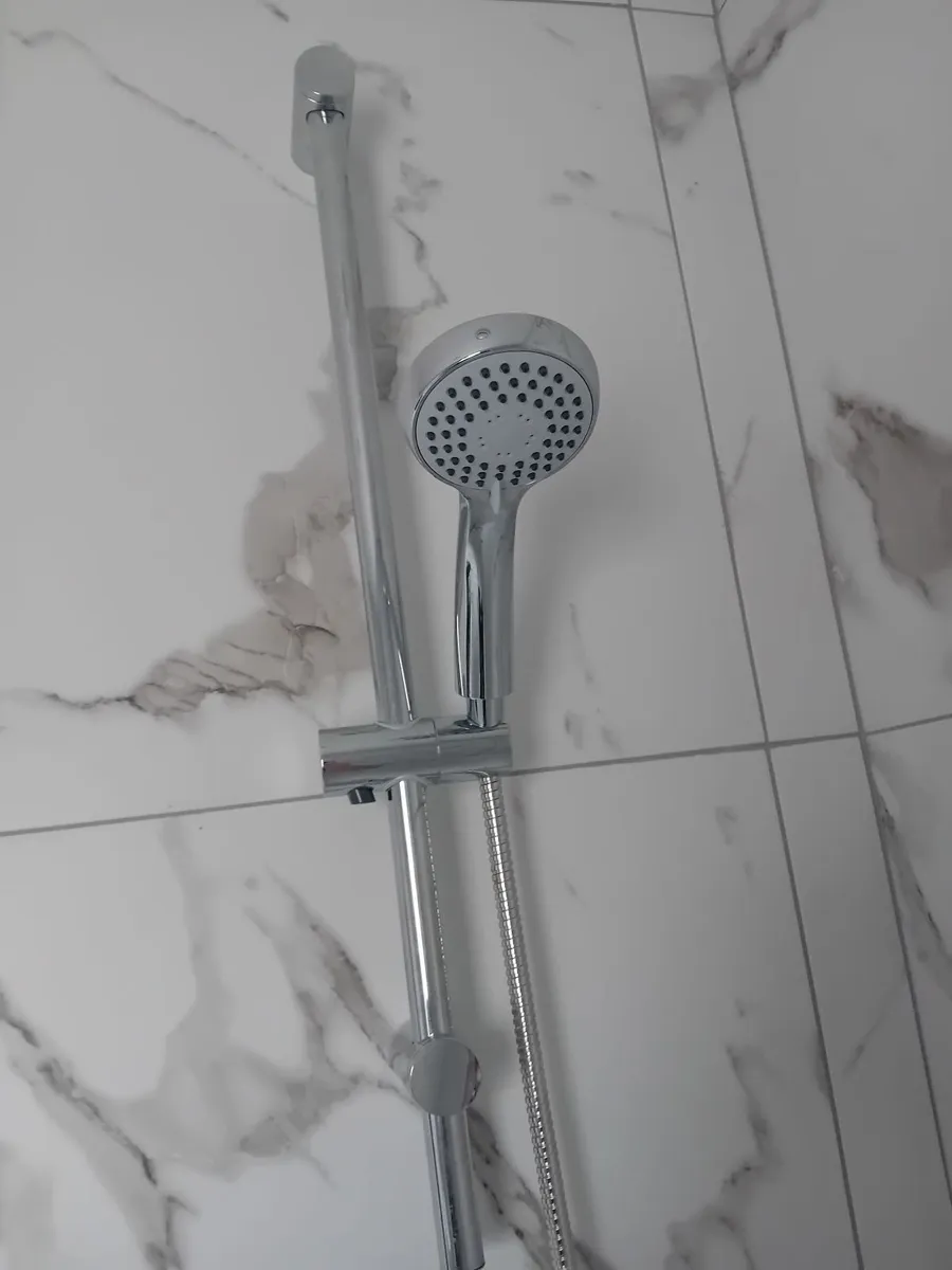 Shower head, hose and bar - Image 2
