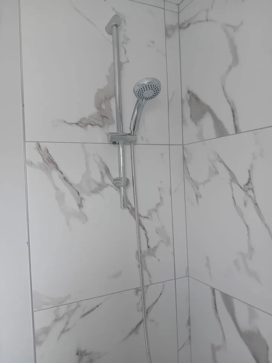 Shower head, hose and bar - Image 1