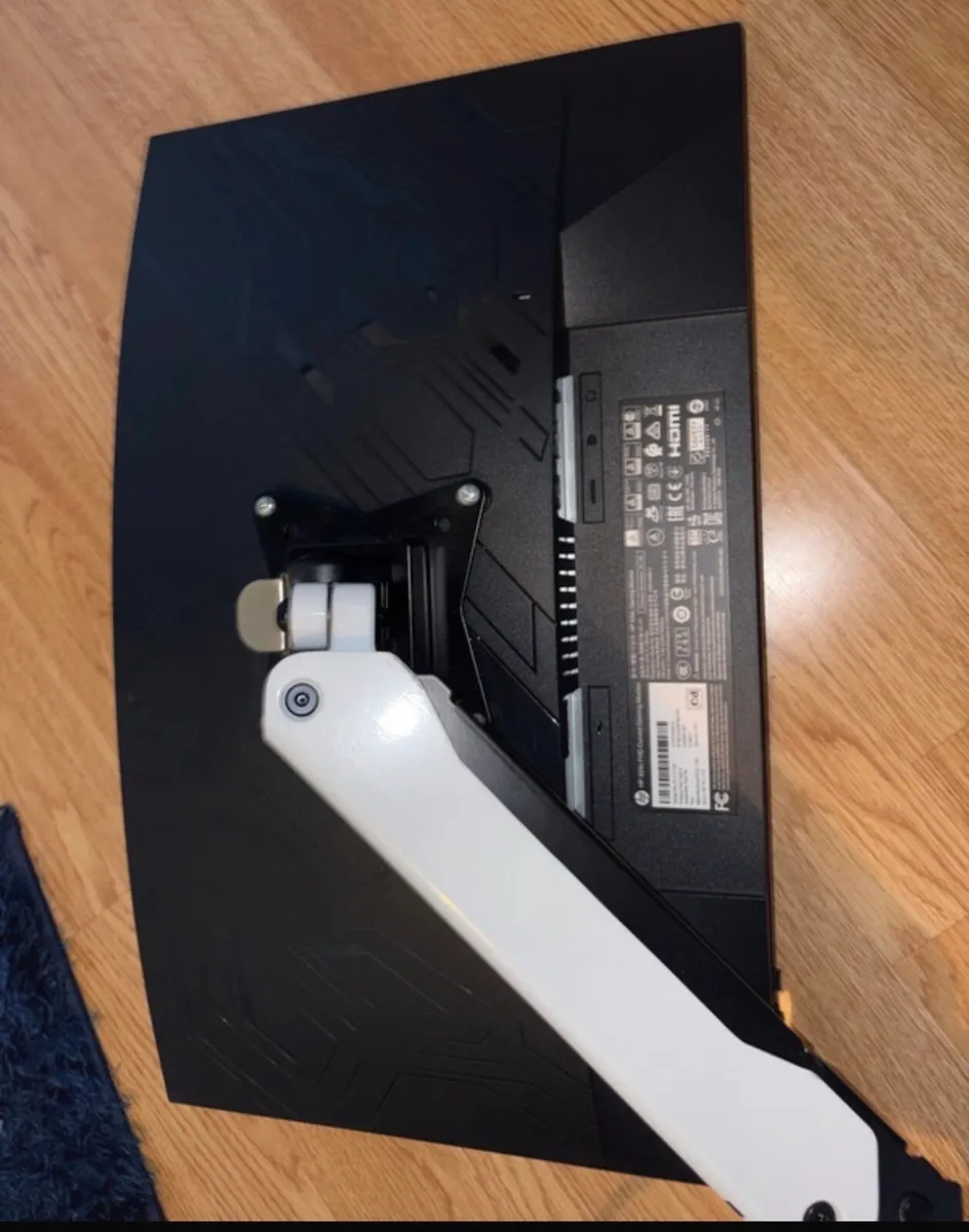 HP x24c FHD Curved gaming monitor - Image 4